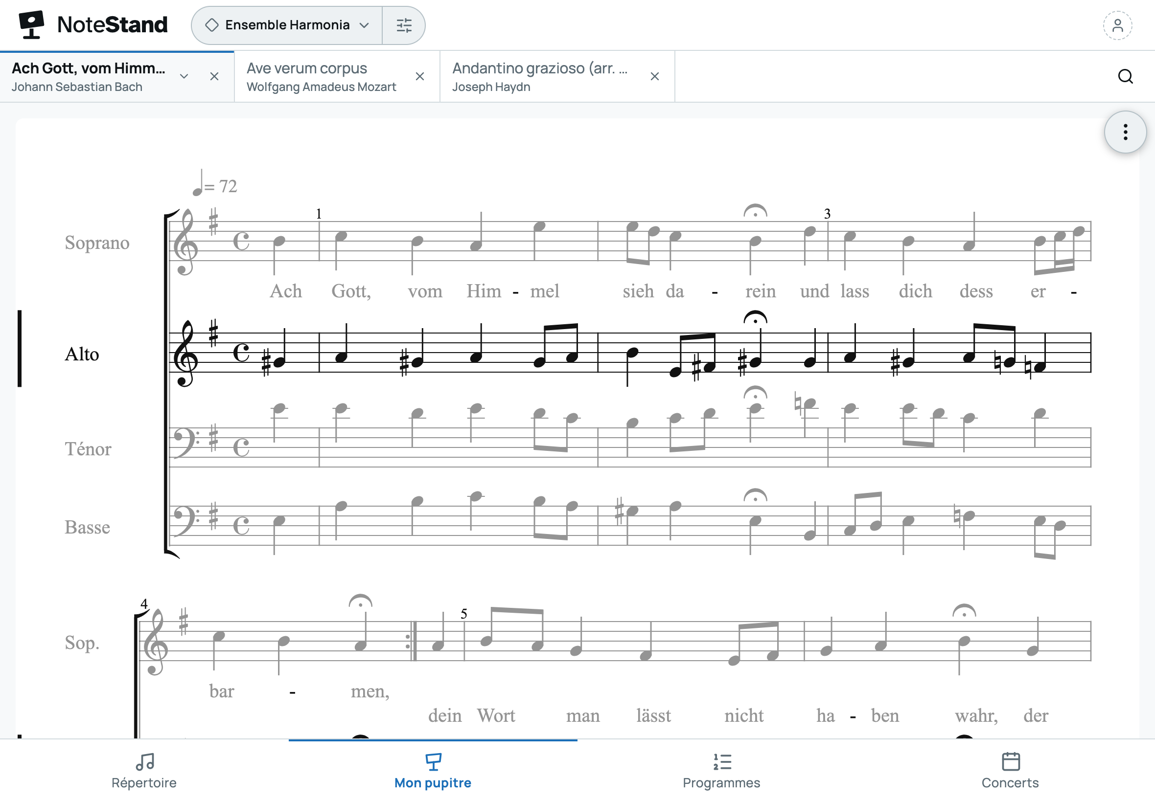 Mon pupitre : trois pièces ouvertes en onglets, le choral de Bach affiché avec les portées de l’alto mises en avant